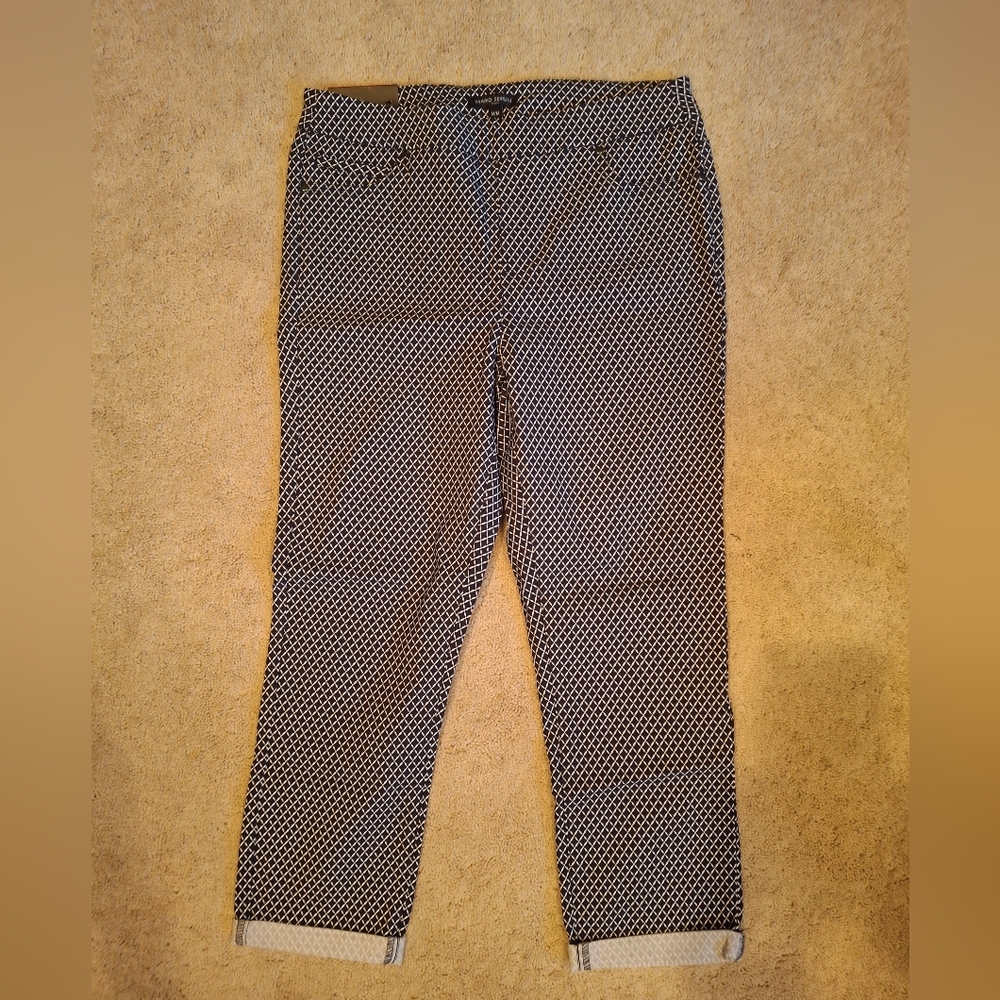 Mario Serrani Blue and White Cropped Pants with Geometric Pattern